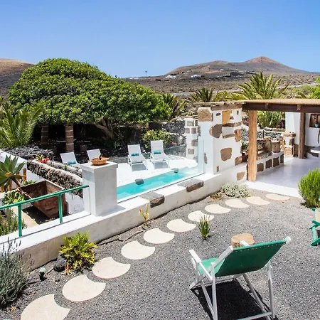 Eslanzarote Testeyna House, Heated Pool, Super Wifi, Sat Tv, View To The Volcanoes Holiday home Tias