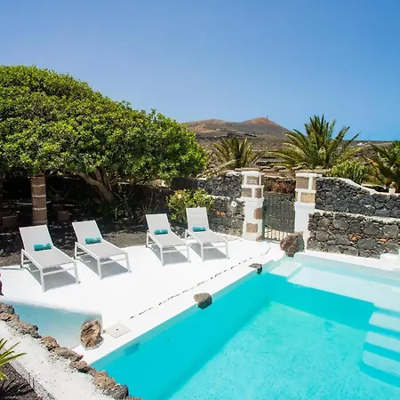 Eslanzarote Testeyna House, Heated Pool, Super Wifi, Sat Tv, View To The Volcanoes Tias