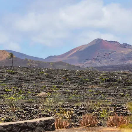 Eslanzarote Testeyna House, Heated Pool, Super Wifi, Sat Tv, View To The Volcanoes Tias
