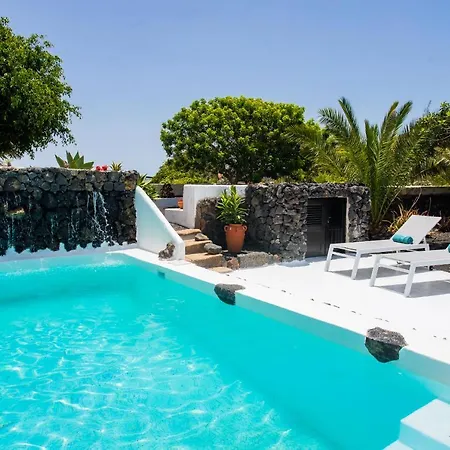 Eslanzarote Testeyna House, Heated Pool, Super Wifi, Sat Tv, View To The Volcanoes Tias
