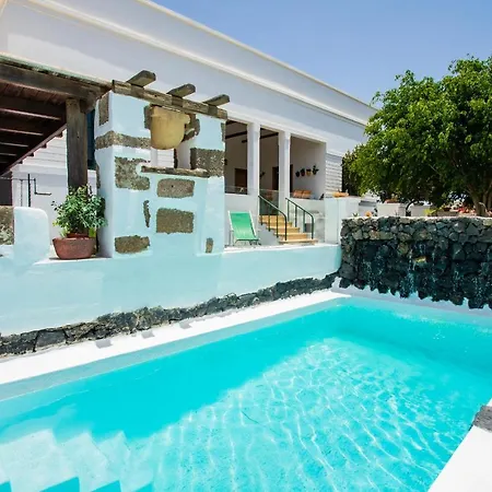 Eslanzarote Testeyna House, Heated Pool, Super Wifi, Sat Tv, View To The Volcanoes Holiday home