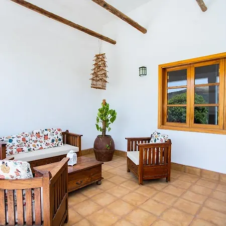 Eslanzarote Testeyna House, Heated Pool, Super Wifi, Sat Tv, View To The Volcanoes Holiday home *