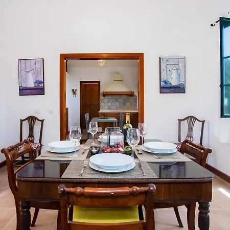 Holiday home Eslanzarote Testeyna House, Heated Pool, Super Wifi, Sat Tv, View To The Volcanoes *