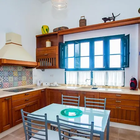 Holiday home Eslanzarote Testeyna House, Heated Pool, Super Wifi, Sat Tv, View To The Volcanoes *