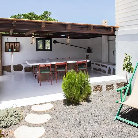Holiday home Eslanzarote Testeyna House, Heated Pool, Super Wifi, Sat Tv, View To The Volcanoes