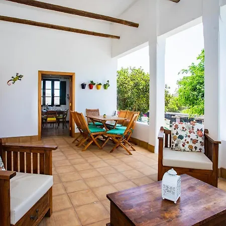 Holiday home Eslanzarote Testeyna House, Heated Pool, Super Wifi, Sat Tv, View To The Volcanoes *