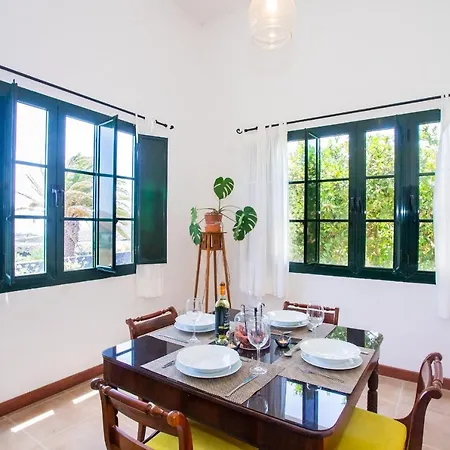 Eslanzarote Testeyna House, Heated Pool, Super Wifi, Sat Tv, View To The Volcanoes Holiday home *