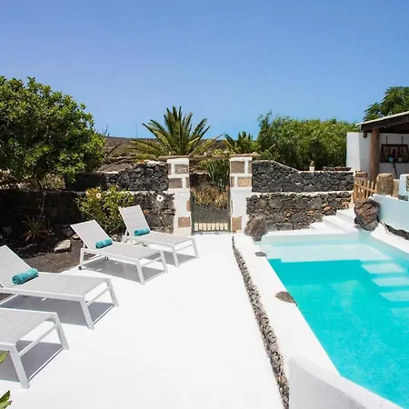 Eslanzarote Testeyna House, Heated Pool, Super Wifi, Sat Tv, View To The Volcanoes