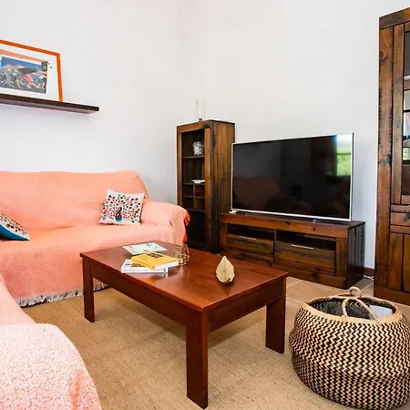 Holiday home Eslanzarote Testeyna House, Heated Pool, Super Wifi, Sat Tv, View To The Volcanoes *