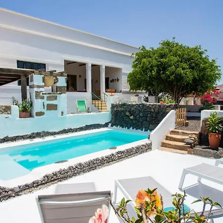 Eslanzarote Testeyna House, Heated Pool, Super Wifi, Sat Tv, View To The Volcanoes Holiday home
