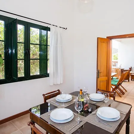 Eslanzarote Testeyna House, Heated Pool, Super Wifi, Sat Tv, View To The Volcanoes *