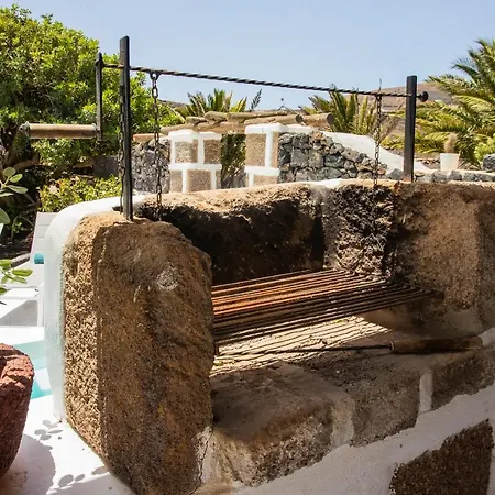 Eslanzarote Testeyna House, Heated Pool, Super Wifi, Sat Tv, View To The Volcanoes Holiday home